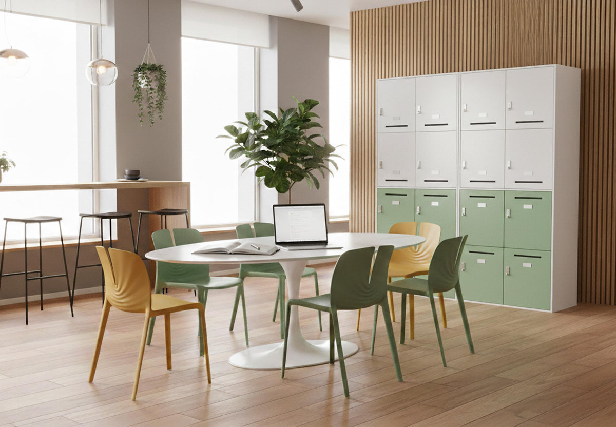 Arredi per spazi di lavoro Quell Omni presso lo showroom di Clerkenwell, a Londra