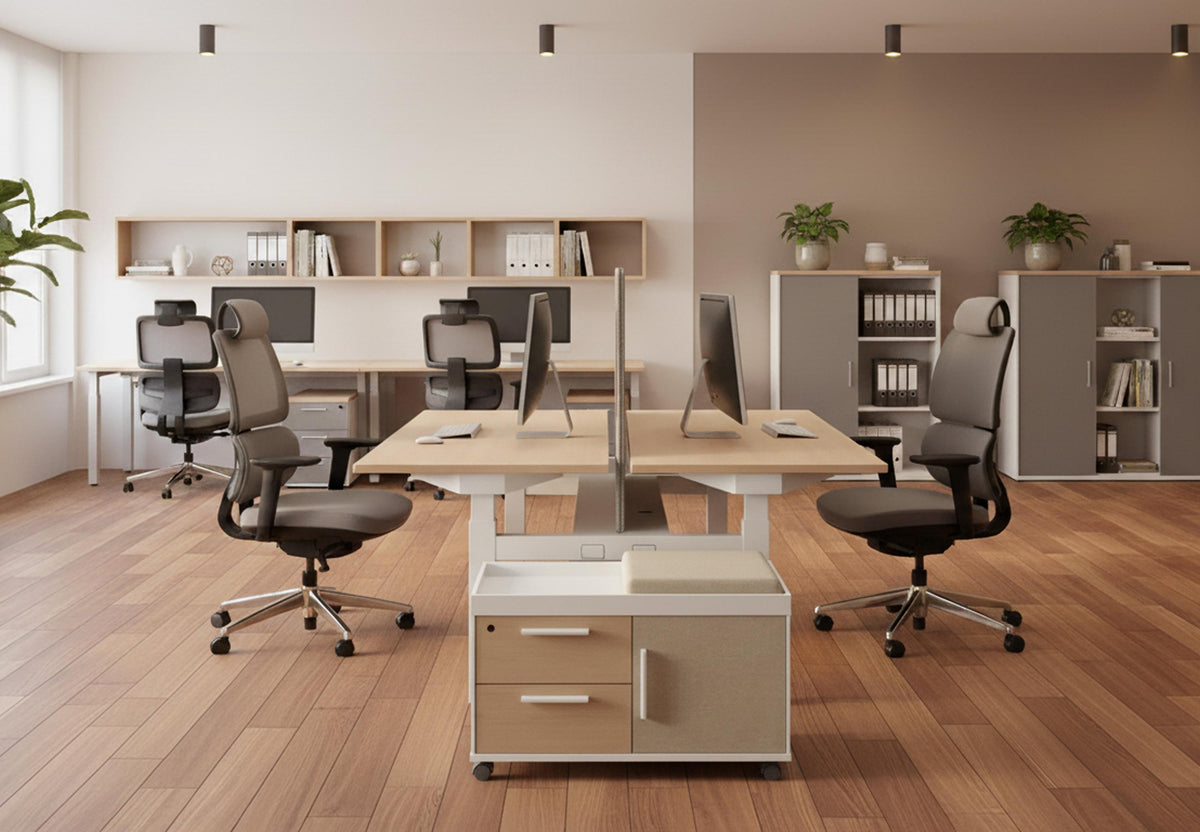 Arredi per spazi di lavoro Quell Omni presso lo showroom di Clerkenwell, a Londra