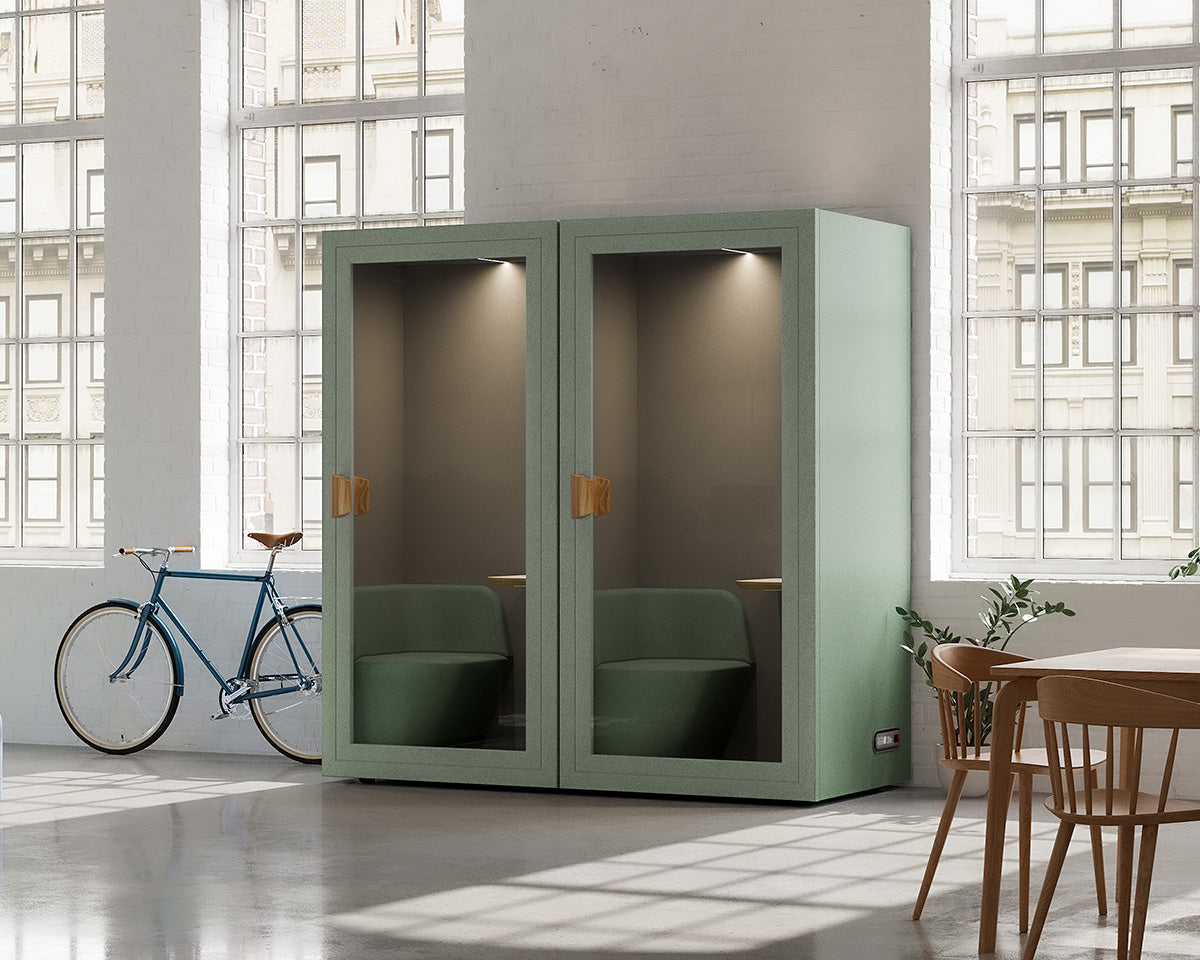 Arredi per spazi di lavoro Quell Omni presso lo showroom di Clerkenwell, a Londra