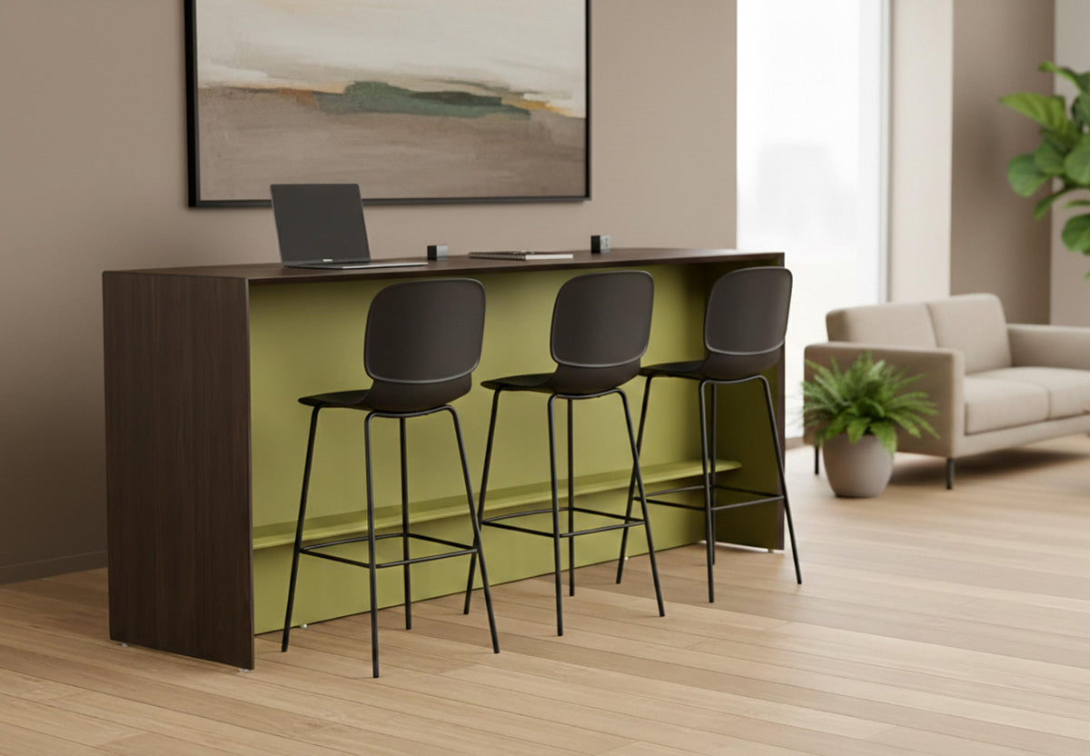 Arredi per spazi di lavoro Quell Omni presso lo showroom di Clerkenwell, a Londra