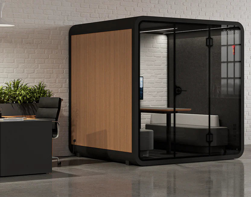 Arredi per spazi di lavoro Quell Omni presso lo showroom di Clerkenwell, a Londra