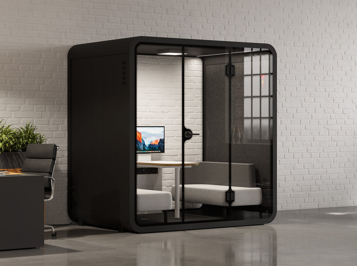 Quell Omni-Arbeitsplatzmöbel im Showroom in Clerkenwell, London