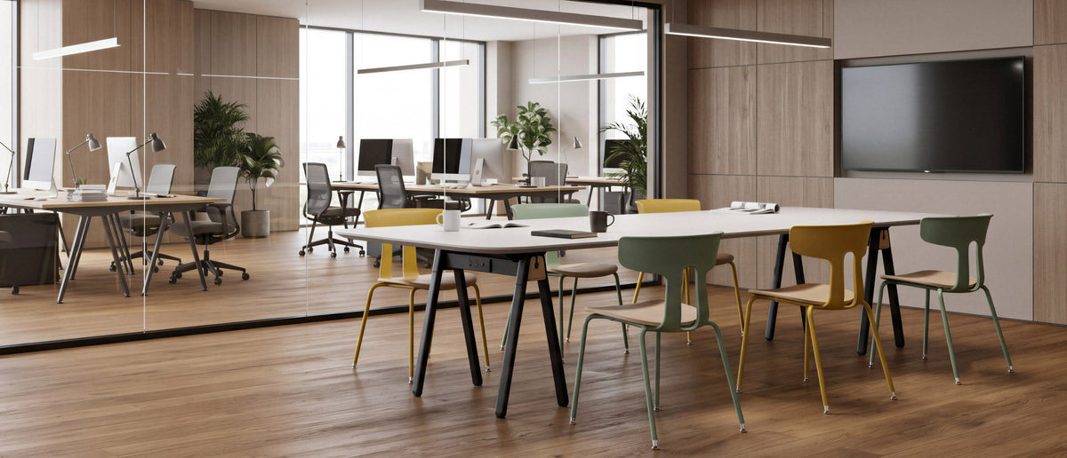 Quell Omni-kontormøbler i showroomet i Clerkenwell, London