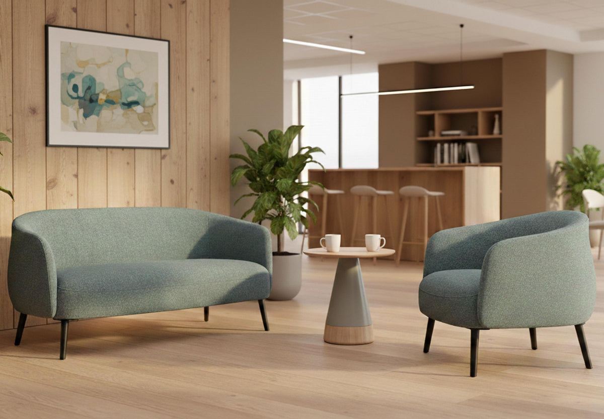 Quell Omni-Arbeitsplatzmöbel im Showroom in Clerkenwell, London